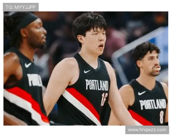 格兰特强突自投自抢完成精彩两分引领球队士气高涨瞬间时刻全场沸腾