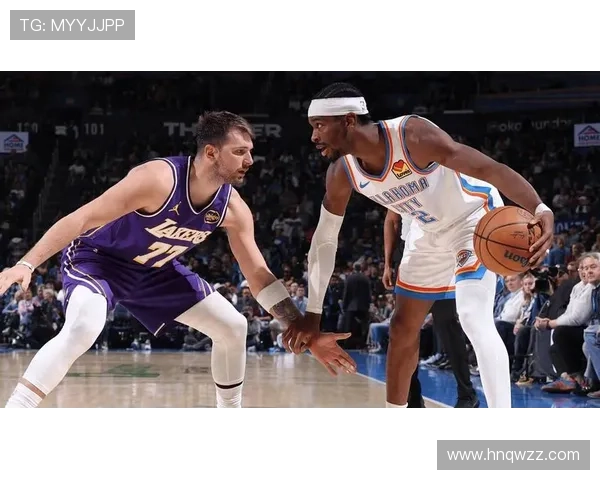 东契奇轻松战胜雷迪克玩匹克球引发笑声让他气坏了真是太有趣了